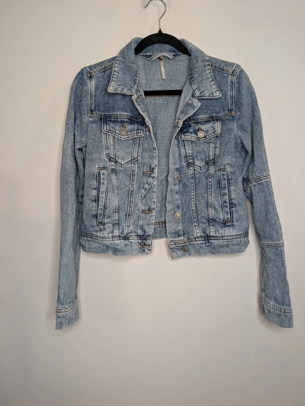 Free People Rumors Denim Jacket Light Wash Cropped Trucker Jacket XS - Picture 2 of 6